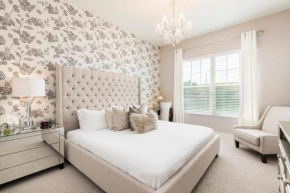 4 BR 4 BA Luxury Villa 5 min to Disney BBQ & Hot Tub